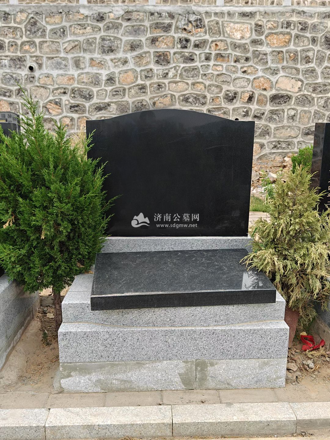 青龙山公墓墓型