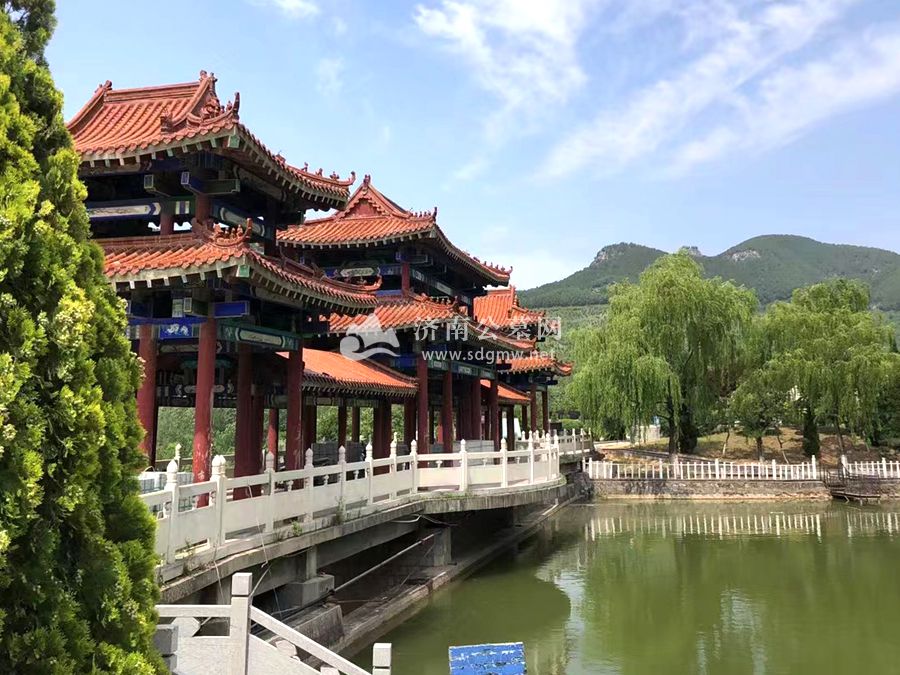 陵园湖区风景