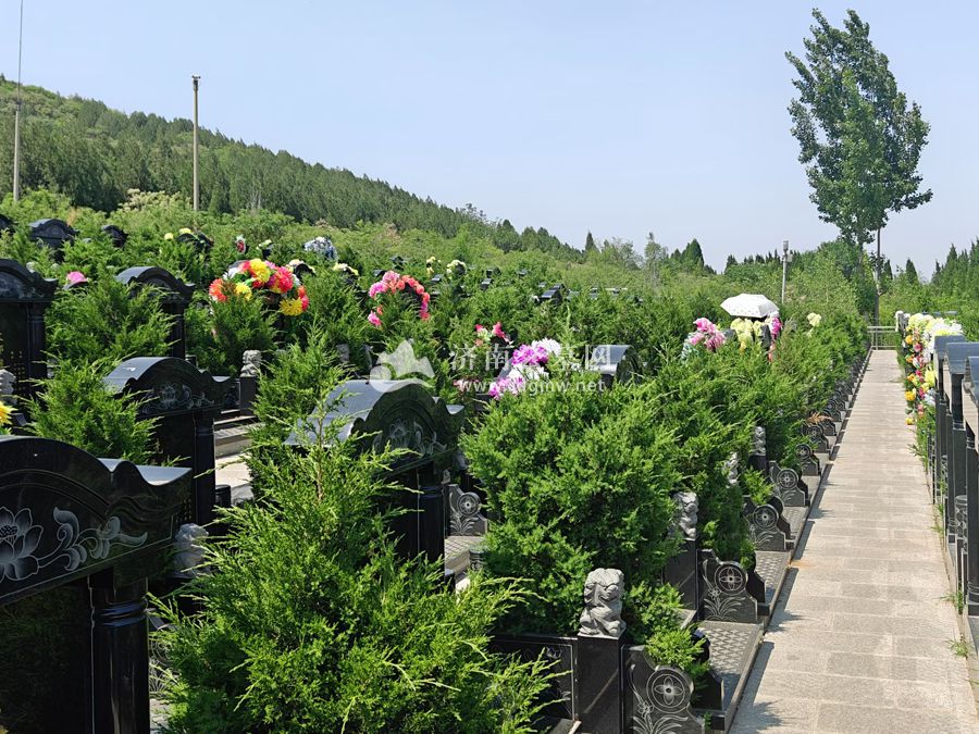 济南双峰山陵园
